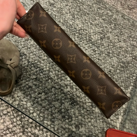 Louis Vuitton Monogram Toiletry Pouch 26 - Picture 7 of 10